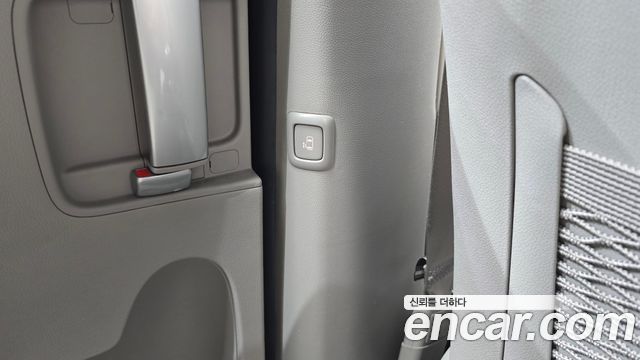 Kia Canival 2017 — photo 30