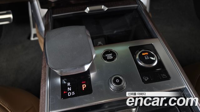Land Rover Range Rover 2023 — photo 12