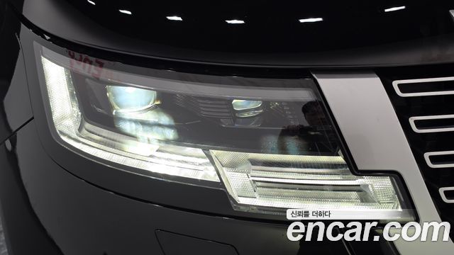 Land Rover Range Rover 2023 — photo 8
