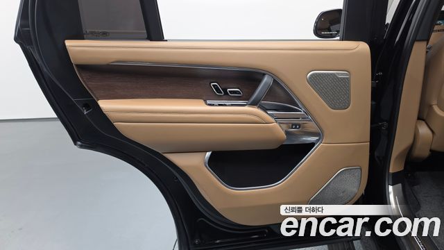 Land Rover Range Rover 2023 — photo 15