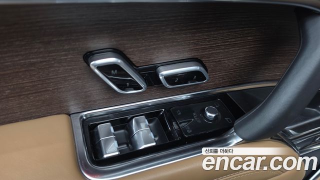 Land Rover Range Rover 2023 — photo 37