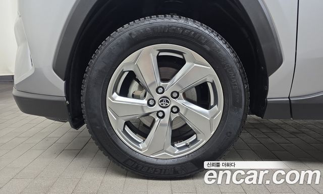 Toyota RAV4 2021 — photo 5