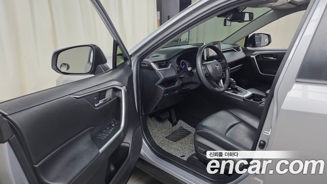 Toyota RAV4 2021 — photo 13