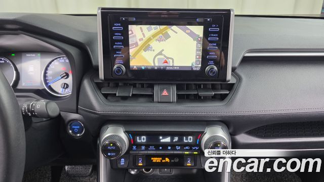 Toyota RAV4 2021 — photo 19