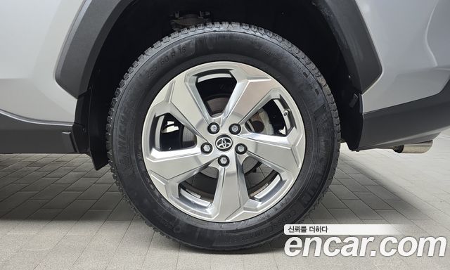 Toyota RAV4 2021 — photo 7