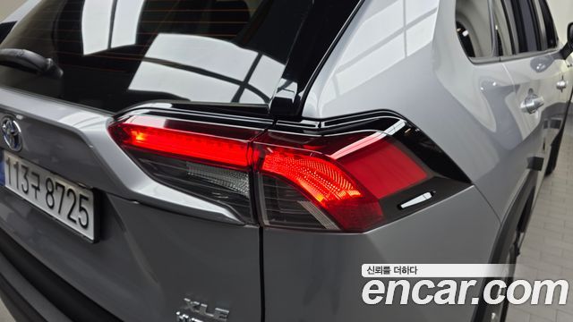 Toyota RAV4 2021 — photo 9