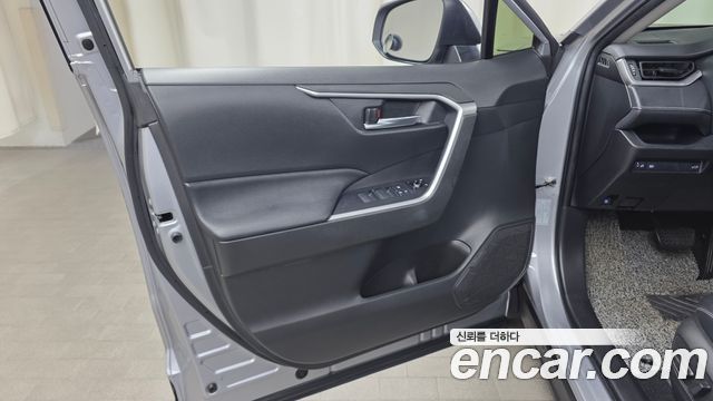 Toyota RAV4 2021 — photo 14