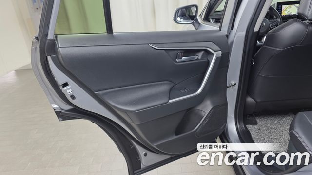 Toyota RAV4 2021 — photo 15