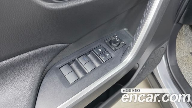 Toyota RAV4 2021 — photo 28