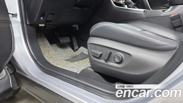 Toyota RAV4 2021 — photo 31