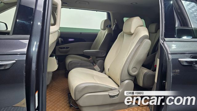 Kia Canival 2021 — photo 18
