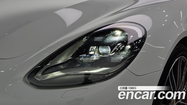 Porsche Panamera 2019 — photo 8