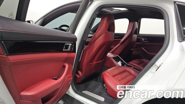 Porsche Panamera 2019 — photo 16