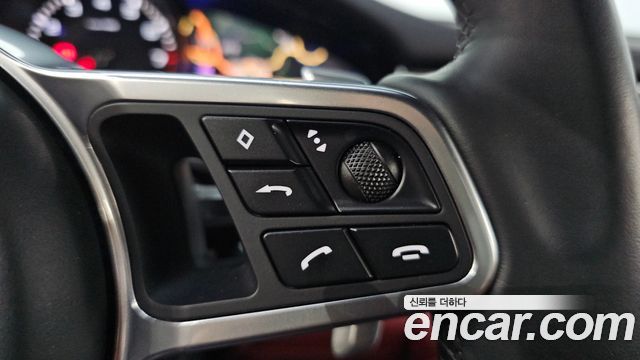 Porsche Panamera 2019 — photo 30