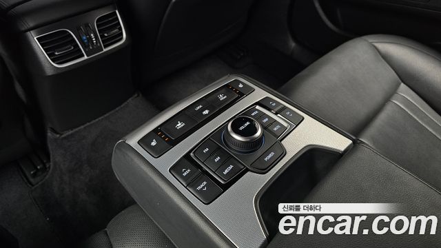 Genesis G80 2018 — photo 24