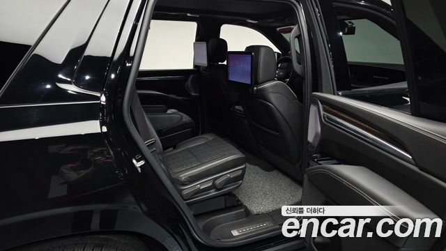 Cadillac Escalade 2025 — photo 18