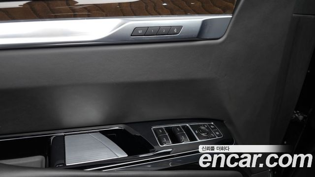 Cadillac Escalade 2025 — photo 32