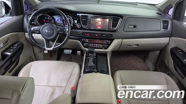 Kia Canival 2017 — photo 10
