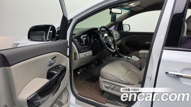Kia Canival 2017 — photo 13