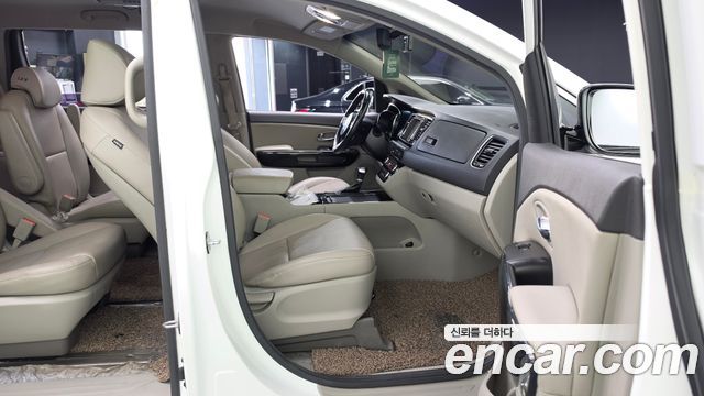 Kia Canival 2017 — photo 17