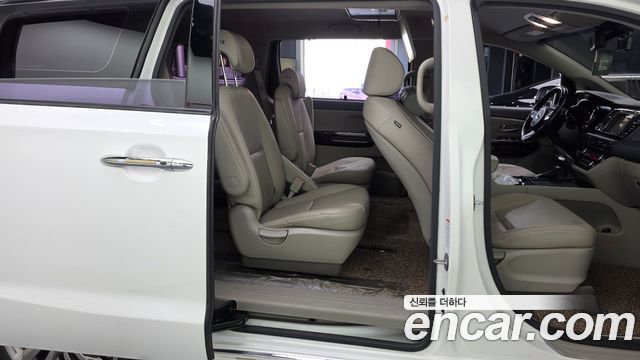 Kia Canival 2017 — photo 18