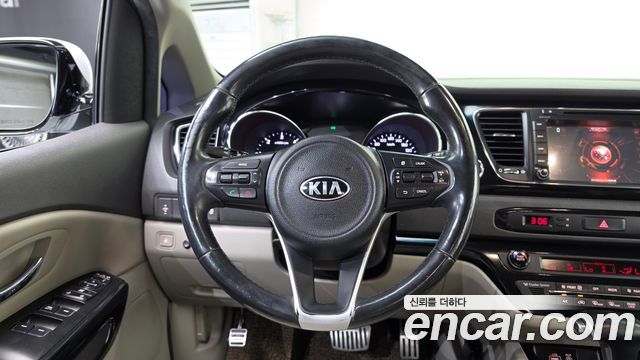 Kia Canival 2017 — photo 19