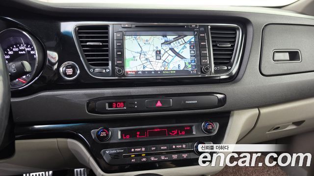 Kia Canival 2017 — photo 20