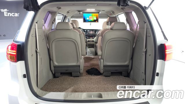 Kia Canival 2017 — photo 26