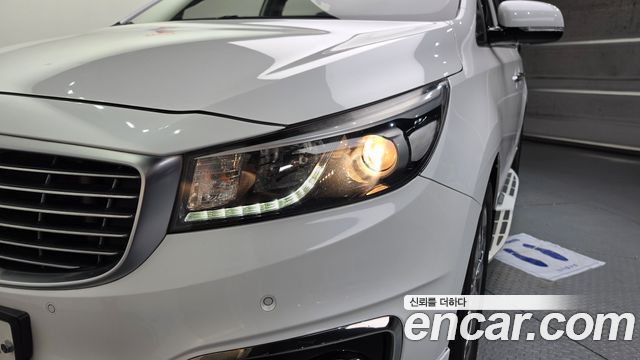 Kia Canival 2017 — photo 8