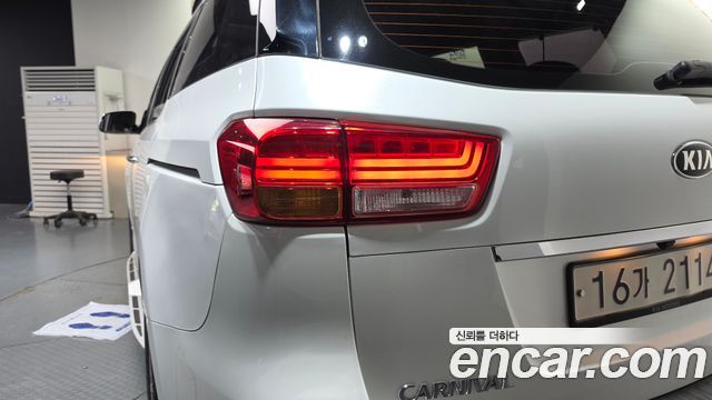 Kia Canival 2017 — photo 9
