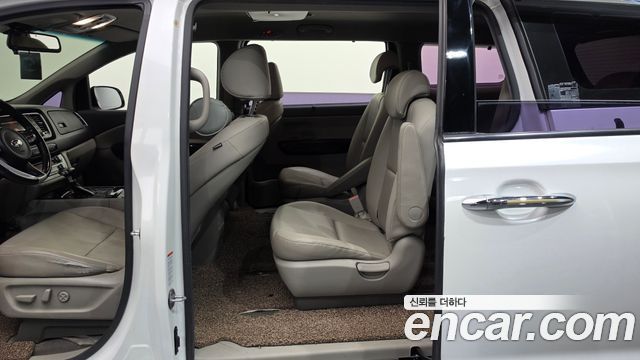 Kia Canival 2017 — photo 16