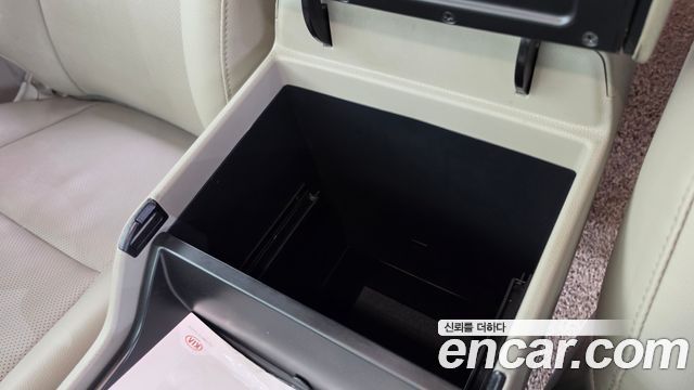 Kia Canival 2017 — photo 30