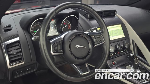 Jaguar F-TYPE 2019 — photo 12