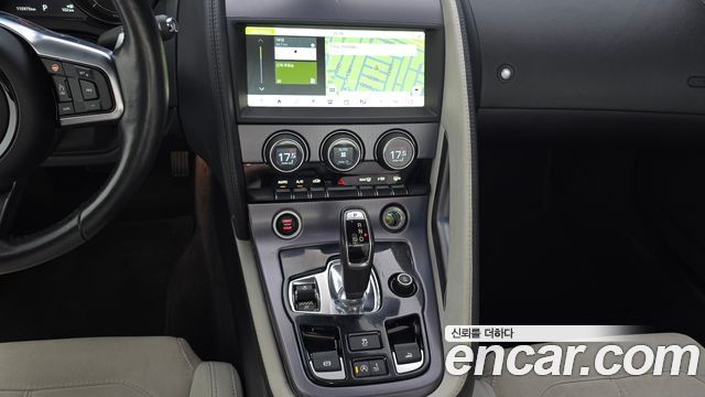 Jaguar F-TYPE 2019 — photo 17