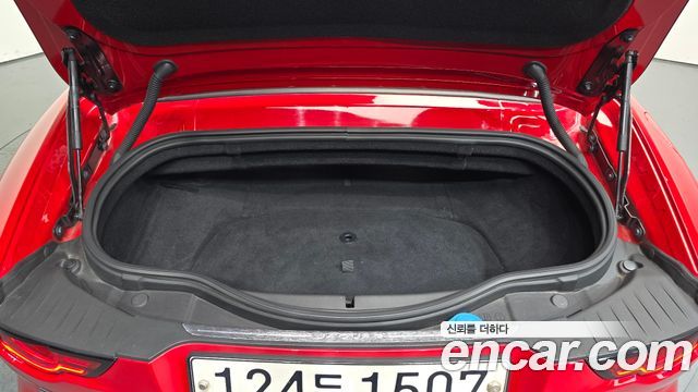 Jaguar F-TYPE 2019 — photo 18