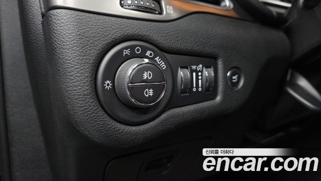 Jeep Cherokee 2019 — photo 16