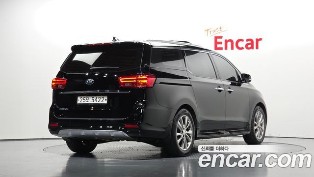 Kia Canival 2019 — photo 2