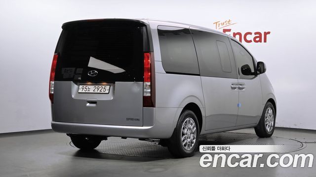 Hyundai Staria 2022 — photo 2