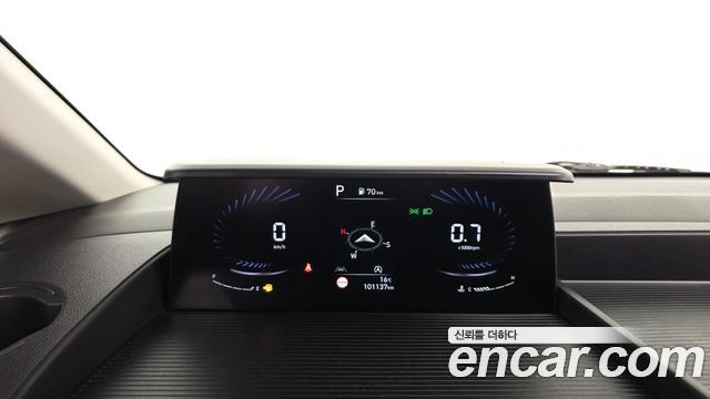 Hyundai Staria 2022 — photo 8