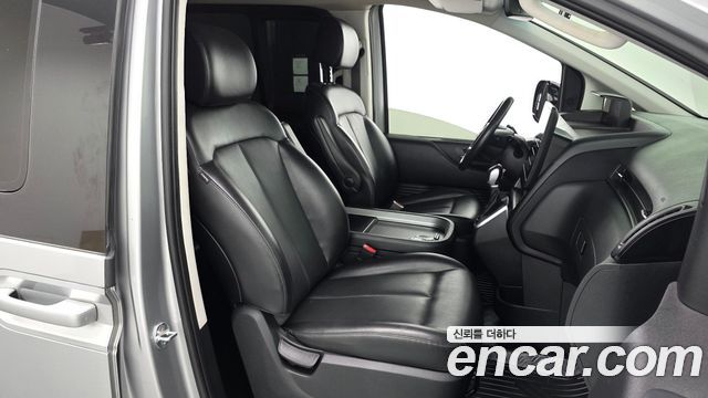 Hyundai Staria 2022 — photo 11