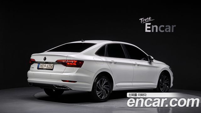 Volkswagen Jetta 2021 — photo 2
