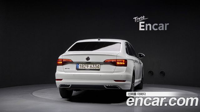 Volkswagen Jetta 2021 — photo 4