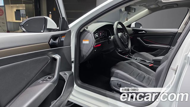 Volkswagen Jetta 2021 — photo 13