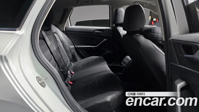 Volkswagen Jetta 2021 — photo 17