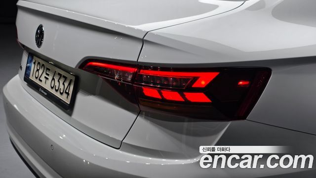 Volkswagen Jetta 2021 — photo 9