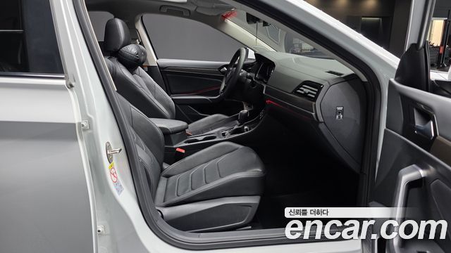 Volkswagen Jetta 2021 — photo 16