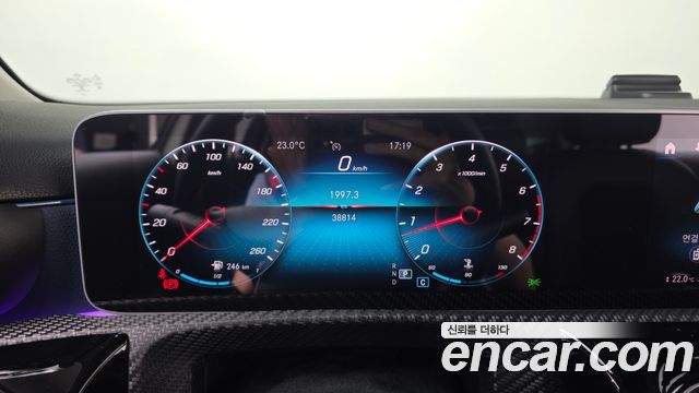 Mercedes-Benz A-Class 2020 — photo 11