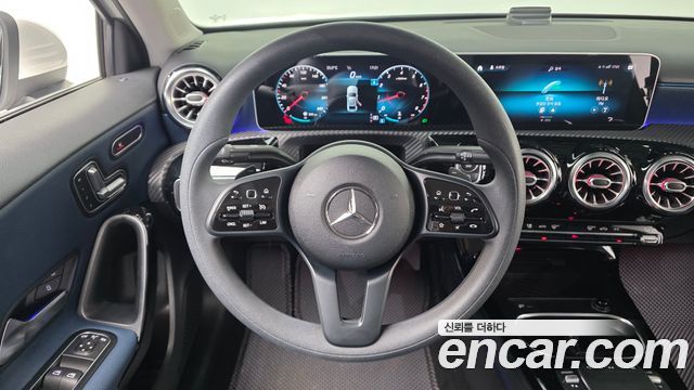 Mercedes-Benz A-Class 2020 — photo 20
