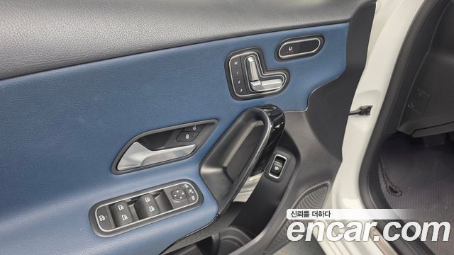 Mercedes-Benz A-Class 2020 — photo 23