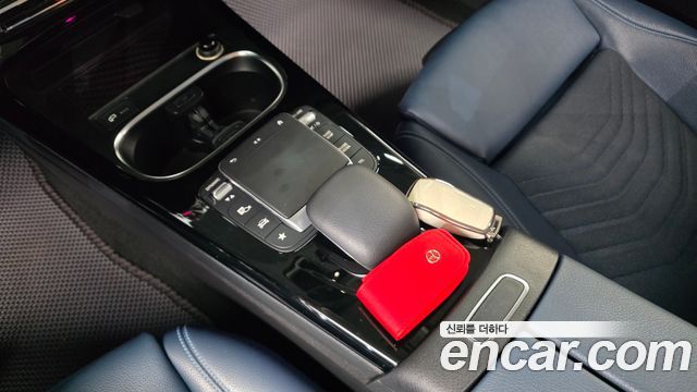 Mercedes-Benz A-Class 2020 — photo 24